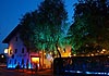 lichtaktion, lightshow, lichtspektakel, sommerfest, illumination, lichterfest, licht, beleuchtung, stimmungsvoll, leuchtstoffröhren, lichtstäbe, lichtkegel, lichtsäule, pylone, aircone, aufblasobjekte, lichtobjekte, lichtpyramiden, licht, kunst, lichtkunst, gebäudebeleuchtung, stimmungslicht, partylicht, Biergarten In Parsdorf